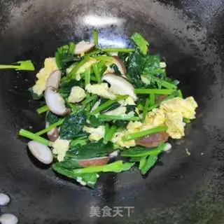 Make Spinach mushroom fried eggs step 10
