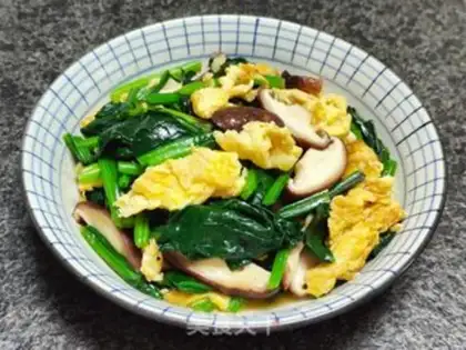Make Spinach mushroom fried eggs step 11