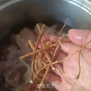 Make Five fingers of peach pigeon soup step 2