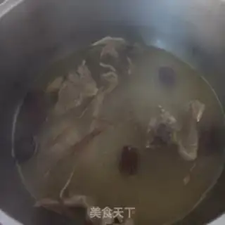 Make Five fingers of peach pigeon soup step 5