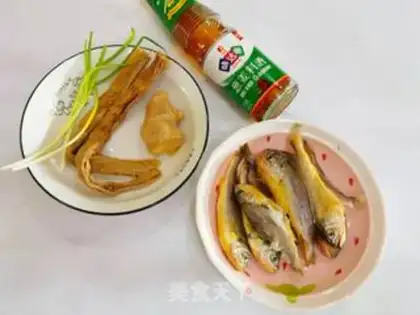 Make Little yellow fish dry soup step 0