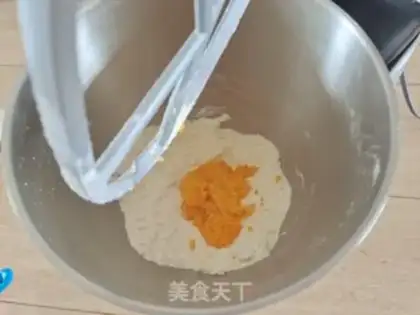 Make Salted yolk pine scon step 4