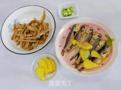 Make Little yellow fish dry soup step 2