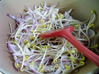 Make Bean sprouts onions step 2