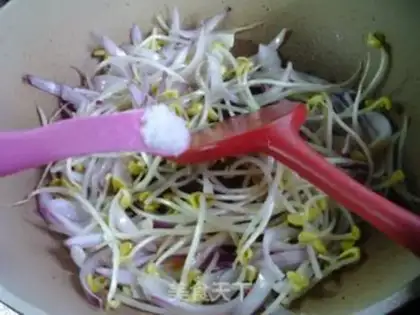 Make Bean sprouts onions step 4