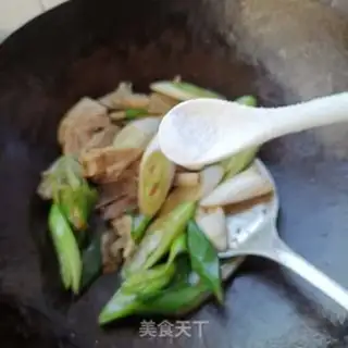 Make Onion fried lamb chops step 8