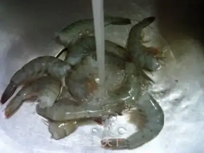 Make Shrimp fried onions step 1