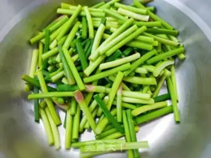 Make Garlic fried meat step 1