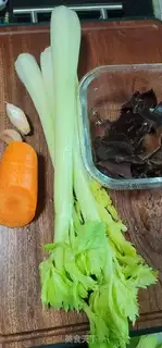 Make Celery makes black wood carrots step 0