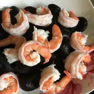 Make Shrimp rim salad step 7