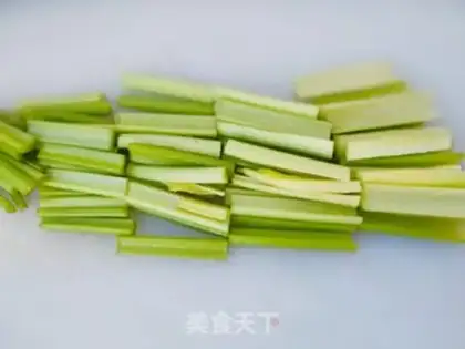 Make Celery fried meat step 1