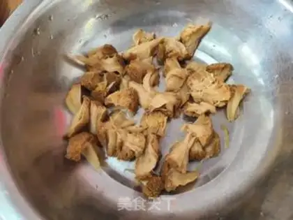 Make Monkey mushrooms, lamb stew step 2