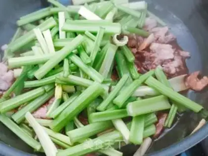 Make Celery fried meat step 3