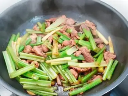 Make Celery fried meat step 4