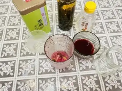 Make Yang Mei Iced Lemon Tea step 2