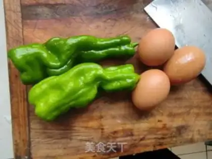 Make Chili fried eggs step 0