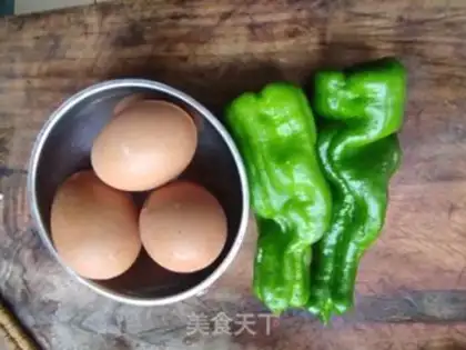 Make Chili fried eggs step 1