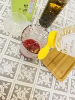 Make Yang Mei Iced Lemon Tea step 5