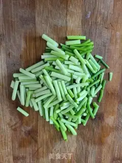 Make Garlic sprouts step 0