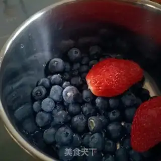 Make Blueberry nut yogurt bowl step 2