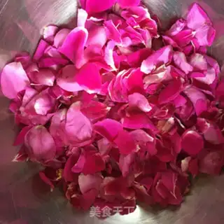 Make Rose milk boils eggs step 1