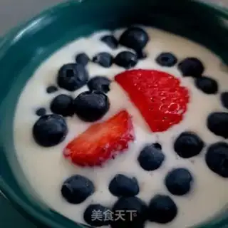 Make Blueberry nut yogurt bowl step 4