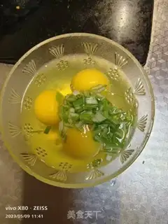Make Scrambled tomato eggs step 2