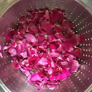 Make Whole wheat roses step 1