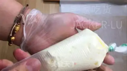Make Sesame on tea and cream step 22