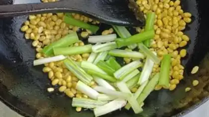 Make Onion fried beans step 5