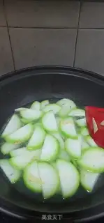 Make Shrimp-covered melon soup step 5