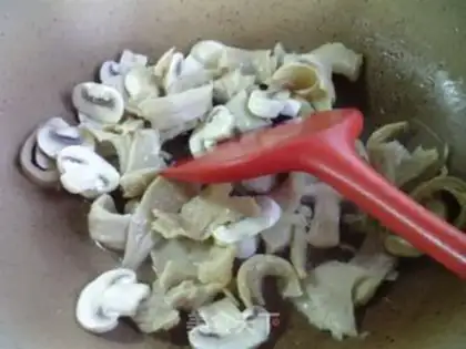 Make Mushroom noodles step 4