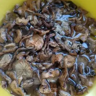 Make Chicken-cooked mushrooms step 0