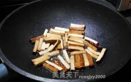 Make Snack of garlic and beans step 1