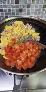 Make Tomato egg fried rice step 4