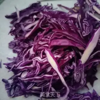Make Chicken leg with purple kale step 1