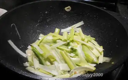 Make Snack of garlic and beans step 4