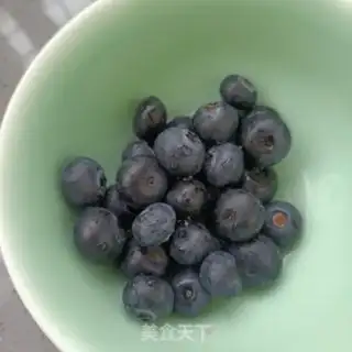 Make The croissant blueberry yogurt bowl step 5