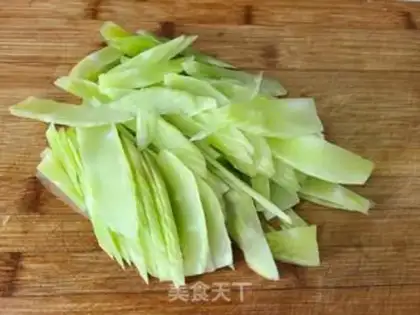 Make The green bean sprouts step 0