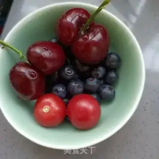 Make Cherry blueberry yogurt bowl step 0