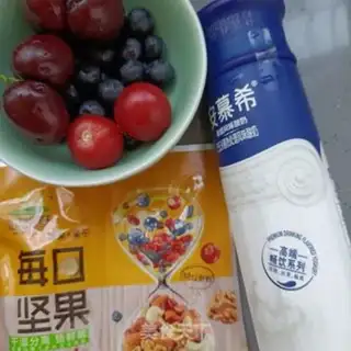 Make Cherry blueberry yogurt bowl step 1