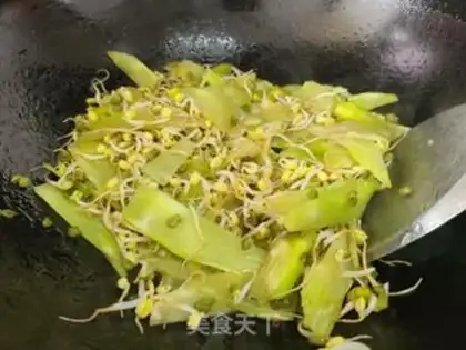 Make The green bean sprouts step 3