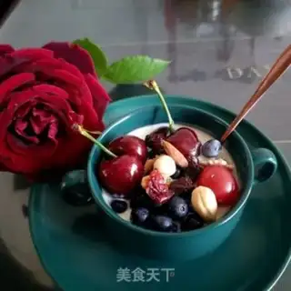 Make Cherry blueberry yogurt bowl step 4