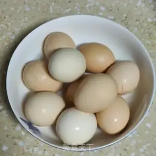 Make Five spicy tea eggs step 0