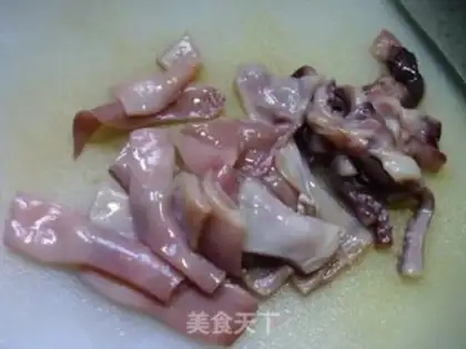 Make The pickled squid is white step 2