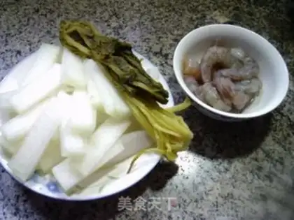 Make Pickle shrimp soup step 0