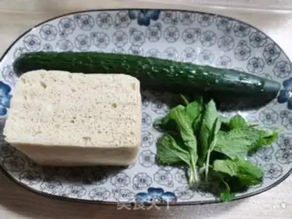 Make Cold cucumbers and noodles step 0