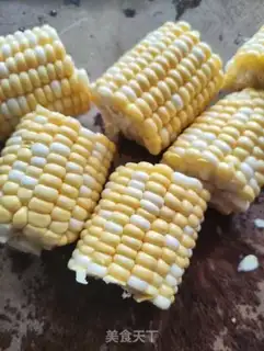 Make Five-fingered peach corn and pork soup step 0
