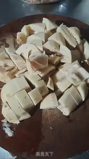 Make Peanut Lotus Pork Bones soup step 1