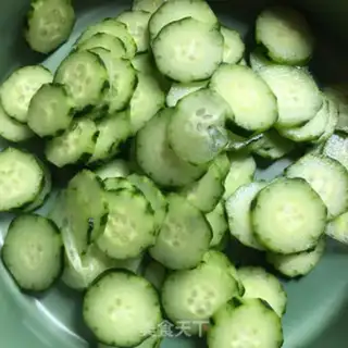 Make Frozen cucumbers step 1